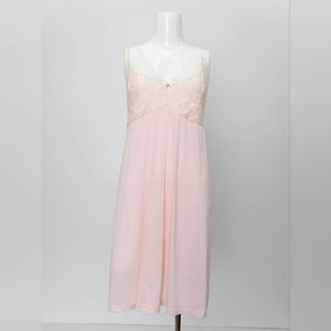 Daisy Fuentes Night Gown light pink with white lace